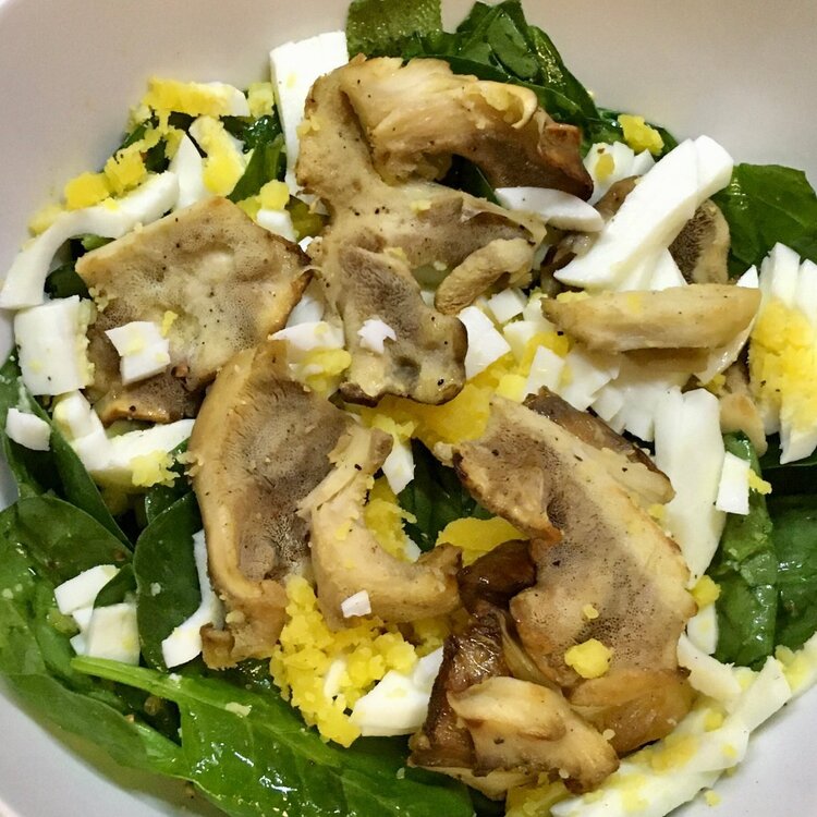 salad.thumb.jpg.1791f596b1439794f327a9a3aee9abe2.jpg