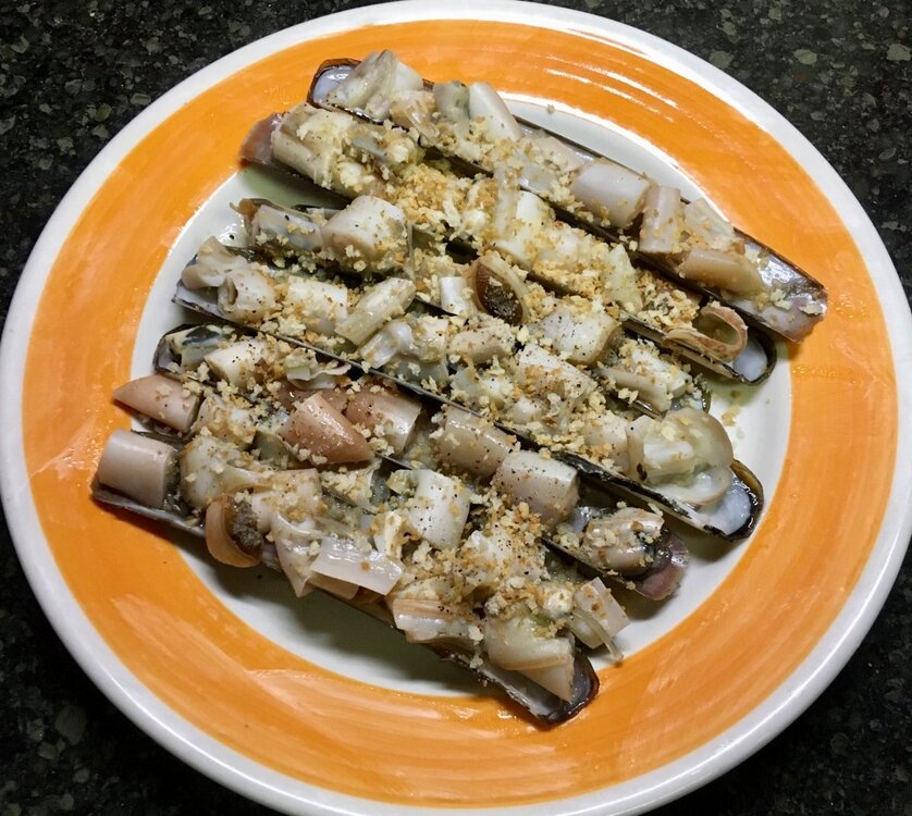 clams.thumb.jpg.3687d6a0fbe75dadb34005ea29c2c8bf.jpg
