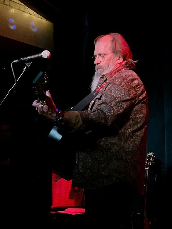 SteveEarleBerlin2024-12-14.thumb.jpeg.c3c95231dd0a6768661473faece693a1.jpeg